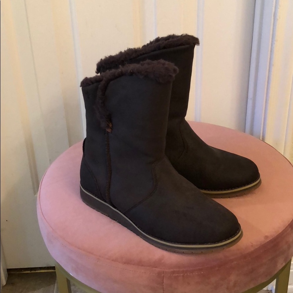 Emu chocolate brown boots